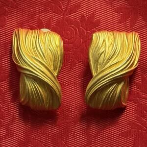VTG 80s 90s Anne Klein AK Clip On Earrings Matte Gold Tone Statement Runway